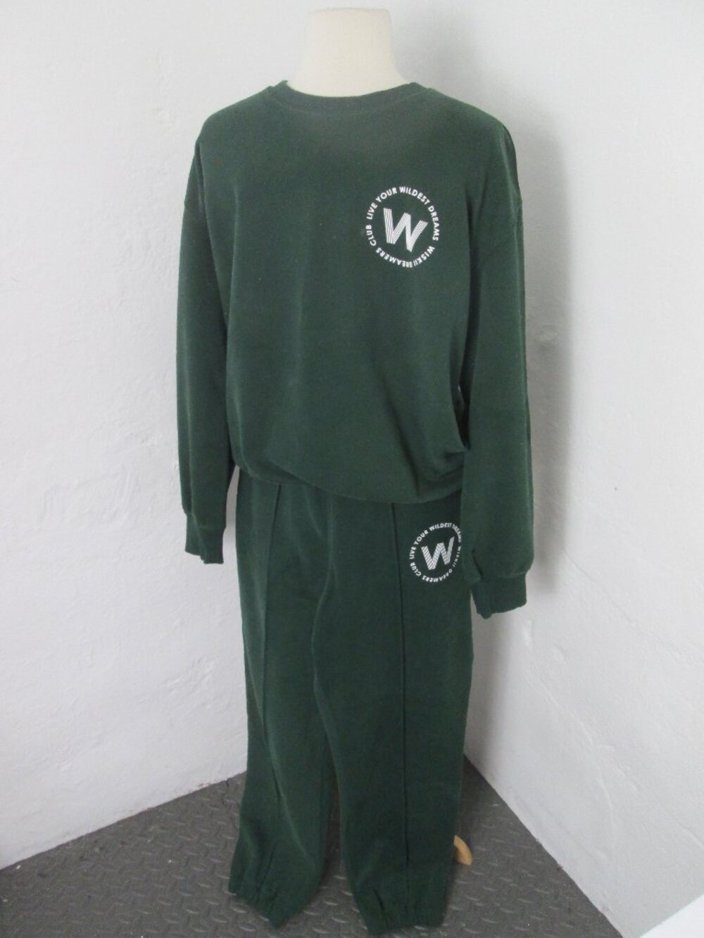 WISKII Noble Green Crewneck Sweatshirt & Jogger 2 Piece Set Size S - New